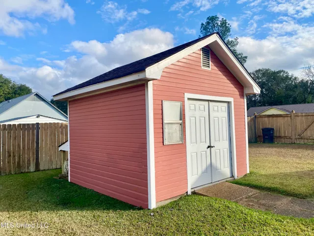 $190,000 | 100 Travis Drive, Crystal Springs, MS 39059