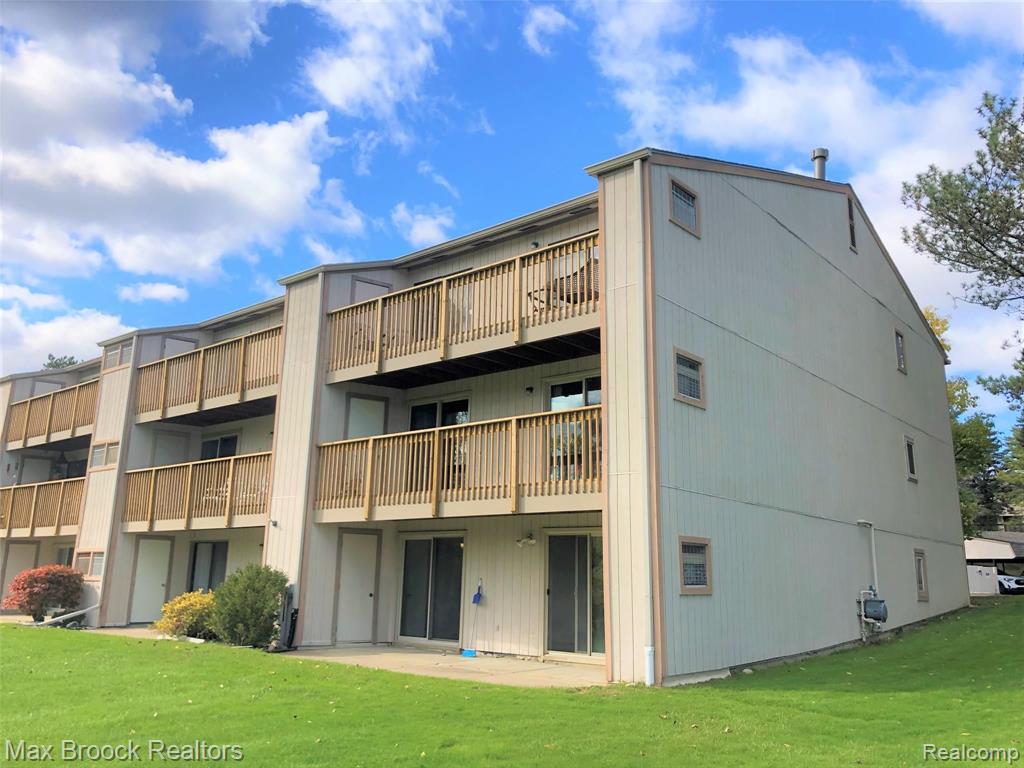 1673 Riverside Drive, Unit 1 Rochester Hills, MI 48309 - Photo 3 of 42