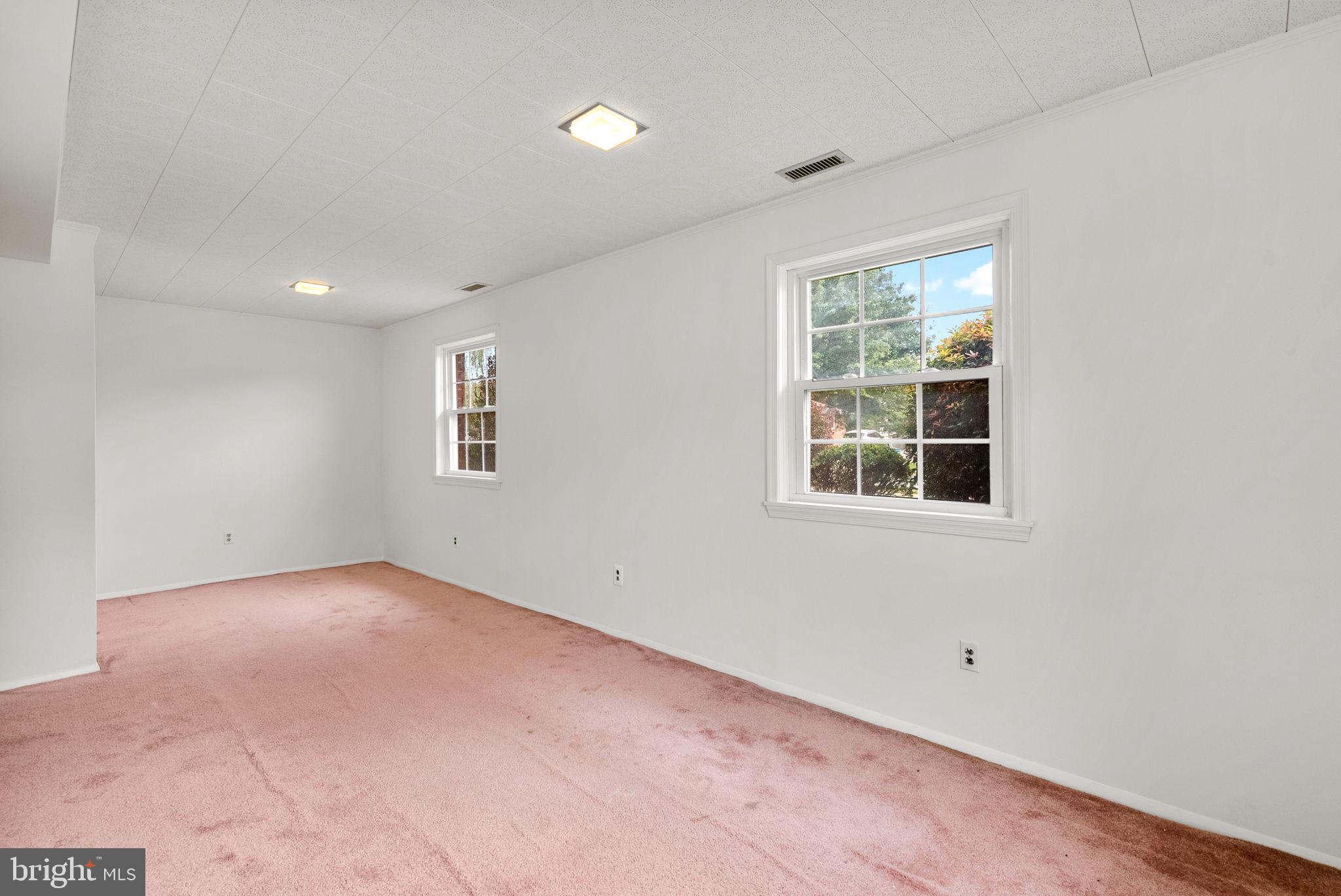 18724 Bloomfield Road Olney, MD 20832 - Photo 24 of 32 an empty room with windows