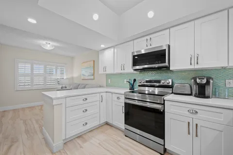 $875,000 | 1045 Ocean Drive, Unit 503, Juno Beach, FL 33408