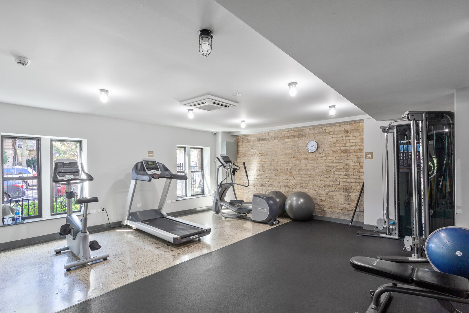 6019 North Winthrop Avenue, Unit 314 Chicago, IL 60660 - Photo 12 of 14 a view of a room with gym equipment
