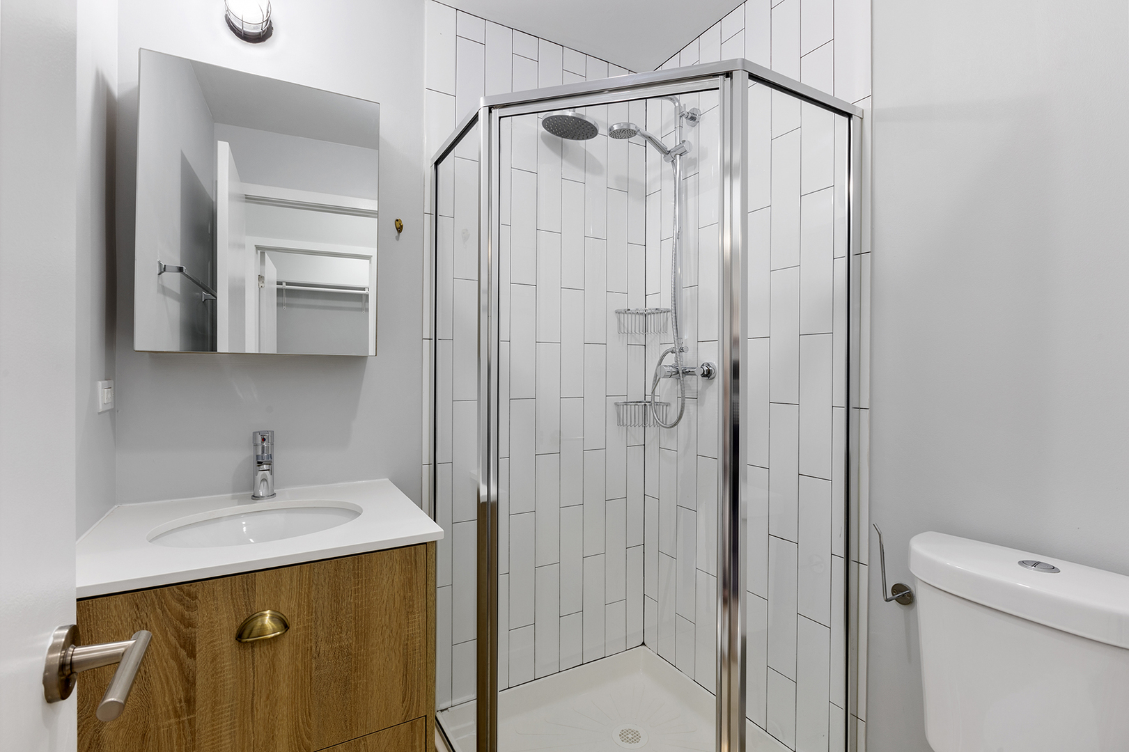 6019 North Winthrop Avenue, Unit 314 Chicago, IL 60660 - Photo 8 of 14 a bathroom with a sink and mirror