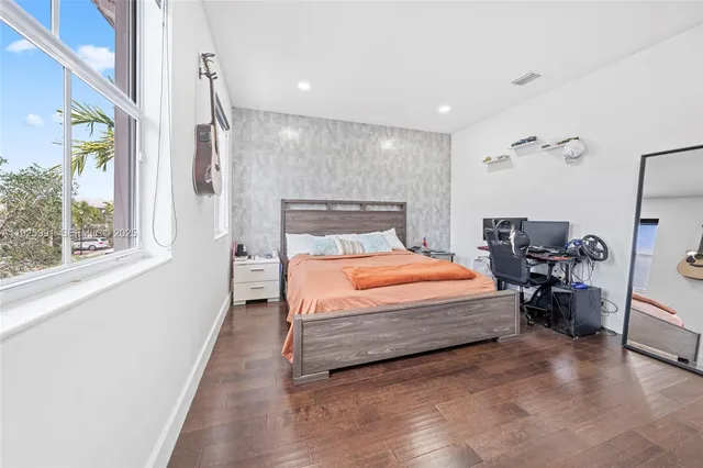 $1,245,000 | 6933 Northwest 104th Court, Doral, FL 33178