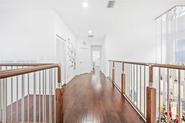 $1,245,000 | 6933 Northwest 104th Court, Doral, FL 33178