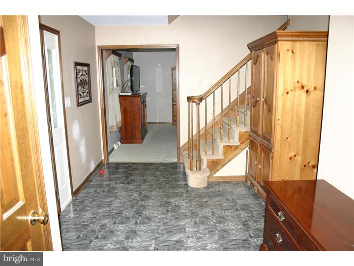 733 Juliustown Georgetown Road Jobstown, NJ 08041 - Photo 2 of 21 Foyer