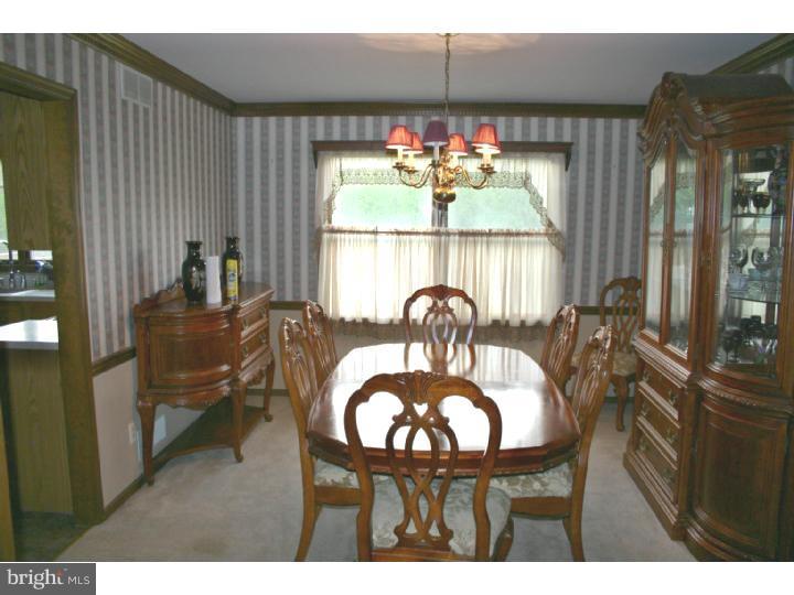 733 Juliustown Georgetown Road Jobstown, NJ 08041 - Photo 3 of 21 Dining Room
