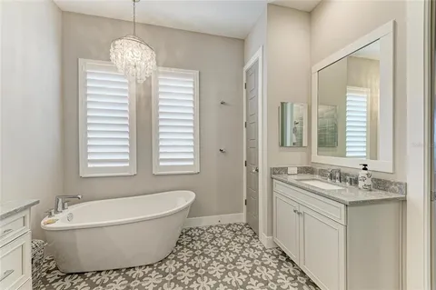 $1,890,000 | 8059 Waterbend Trail, Sarasota, FL 34240