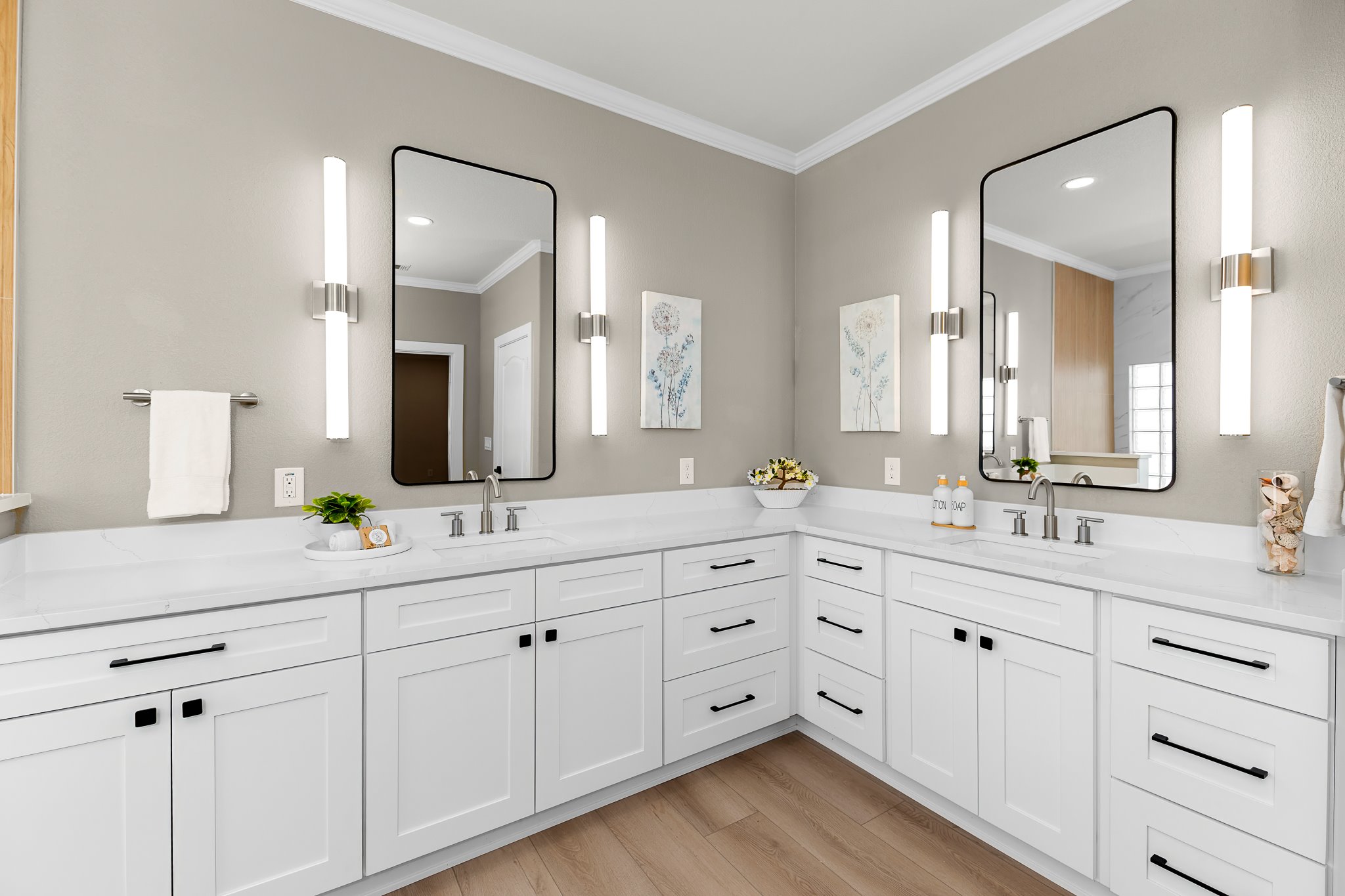 206 Armstrong Drive Georgetown, TX 78633 - Photo 3 of 39 a bathroom with 2 sink and a mirror