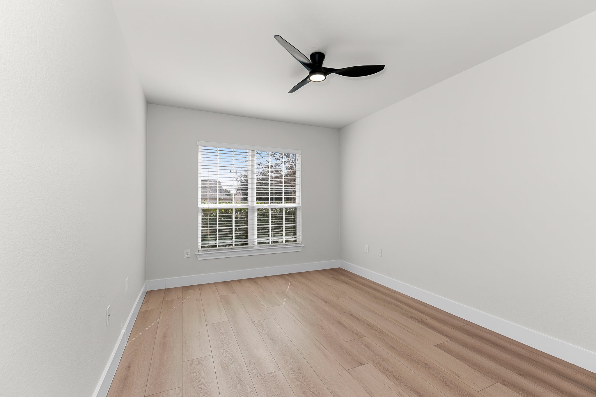 206 Armstrong Drive Georgetown, TX 78633 - Photo 30 of 39 an empty room with wooden floor and windows