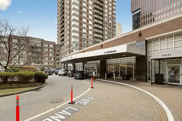 $959,900 | 8 Museum Way, Unit 1902, Cambridge, MA 02141