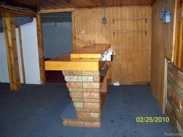 35 Cayuga Road Lake Orion, MI 48362 - Photo 9 of 12 bar area