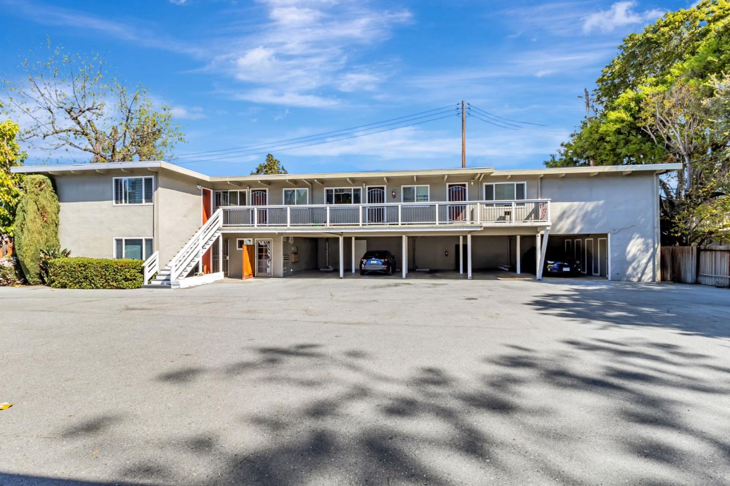 4 Coleman Place Menlo Park, CA 94025 - Photo 5 of 34 a front view of a house with a yard