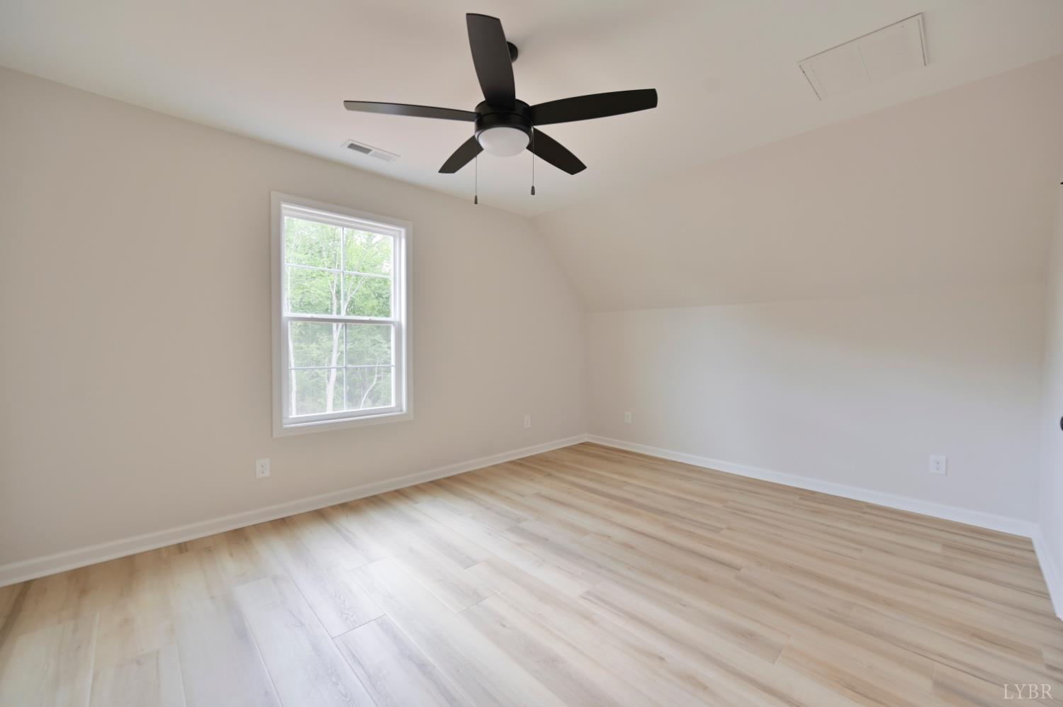 1843 Crockett Road Forest, VA 24551 - Photo 24 of 32 3rd bedroom, located upstairs