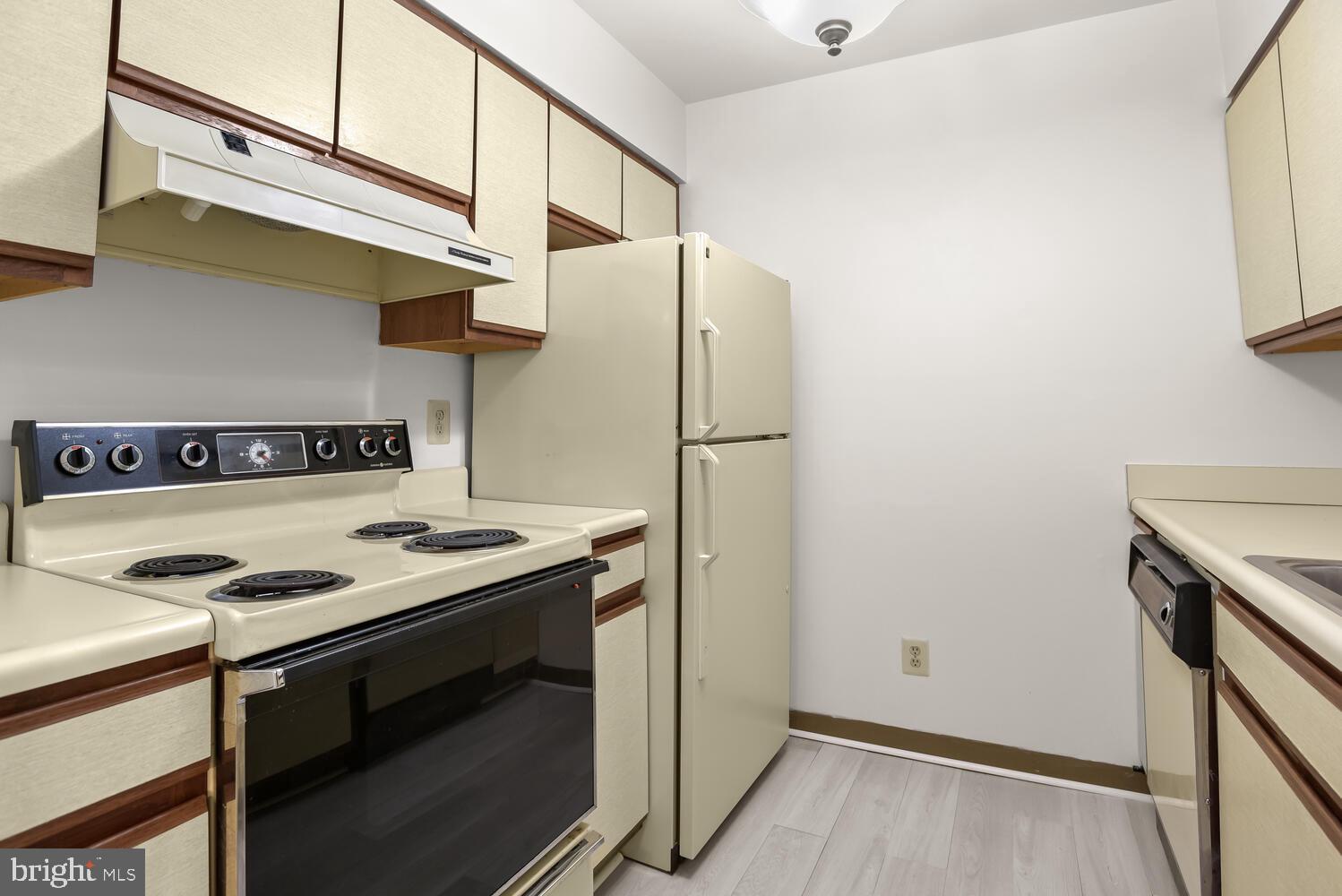 4910 Columbia Road, Unit 2 Columbia, MD 21044 - Photo 11 of 36 Kitchen