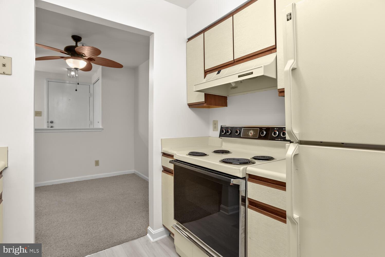 4910 Columbia Road, Unit 2 Columbia, MD 21044 - Photo 13 of 36 Kitchen