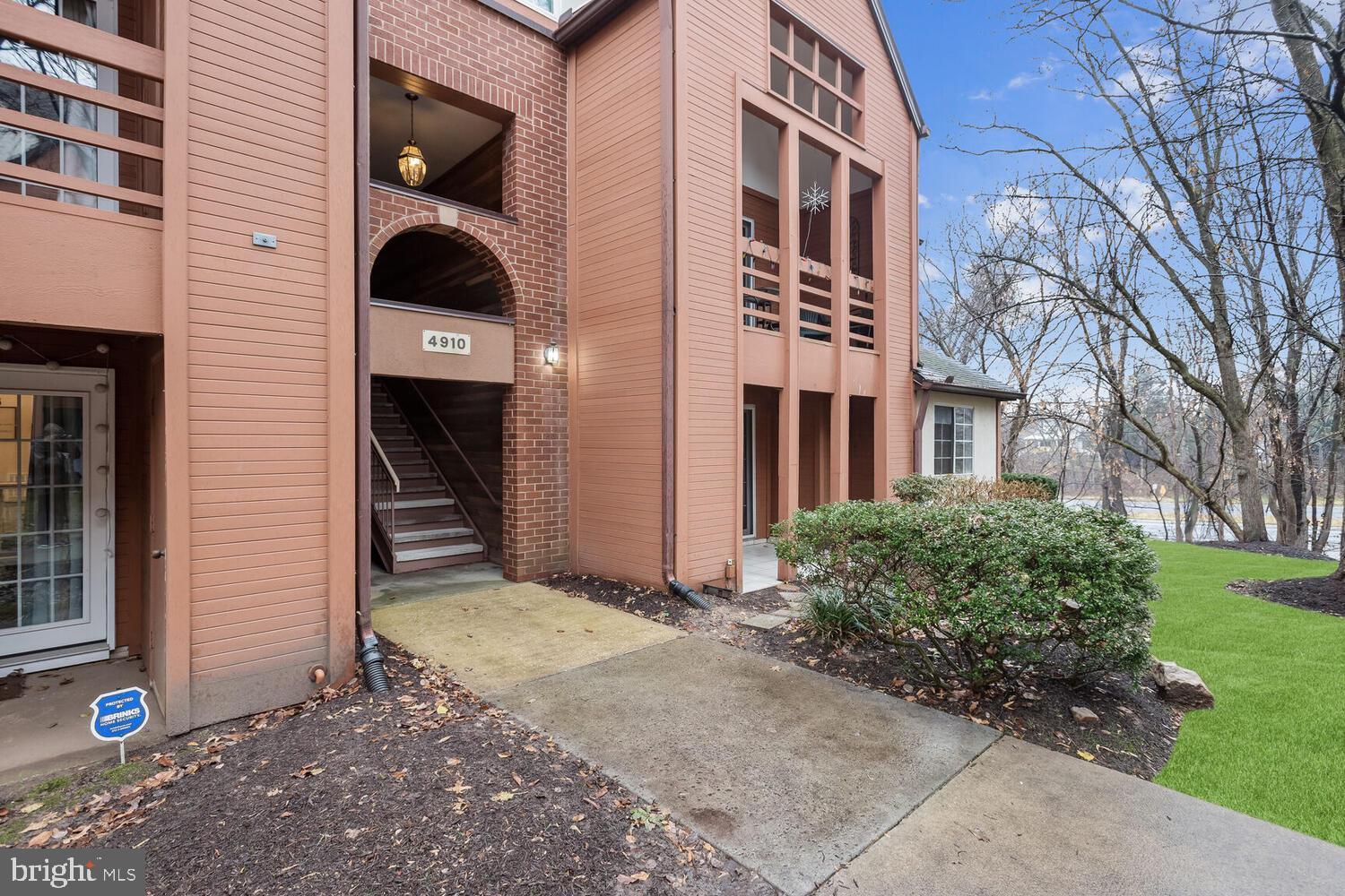 4910 Columbia Road, Unit 2 Columbia, MD 21044 - Photo 21 of 36 Building Entrance