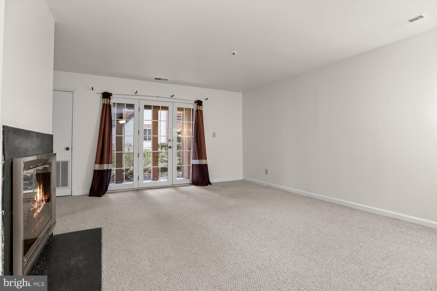 4910 Columbia Road, Unit 2 Columbia, MD 21044 - Photo 7 of 36 Living Room