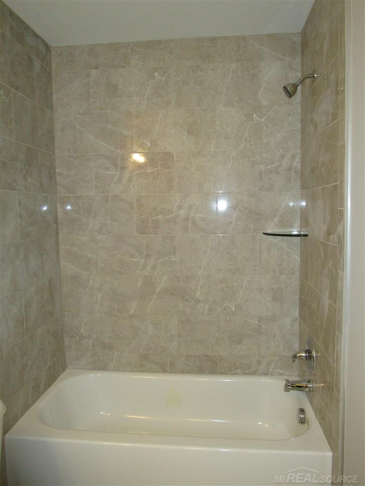 47392 Mariners New Baltimore, MI 48051 - Photo 8 of 14