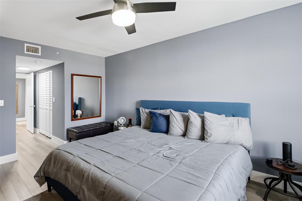 520 Southeast 5th Avenue, Unit 3208 Fort Lauderdale, FL 33301 - Photo 35 of 71 a bedroom with a bed and a large mirror