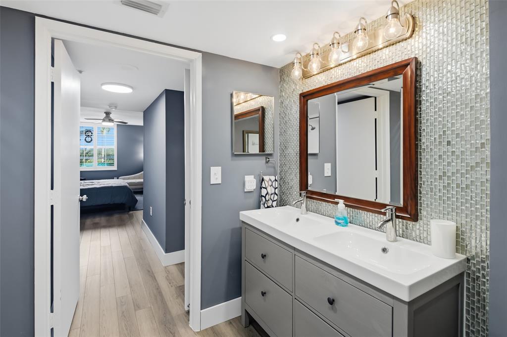 520 Southeast 5th Avenue, Unit 3208 Fort Lauderdale, FL 33301 - Photo 40 of 71 a en suite bathroom with a toilet sink and mirror