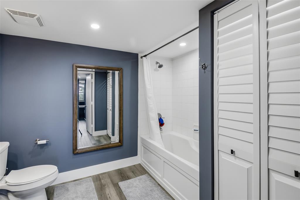 520 Southeast 5th Avenue, Unit 3208 Fort Lauderdale, FL 33301 - Photo 41 of 71 a bathroom with a toilet and a shower