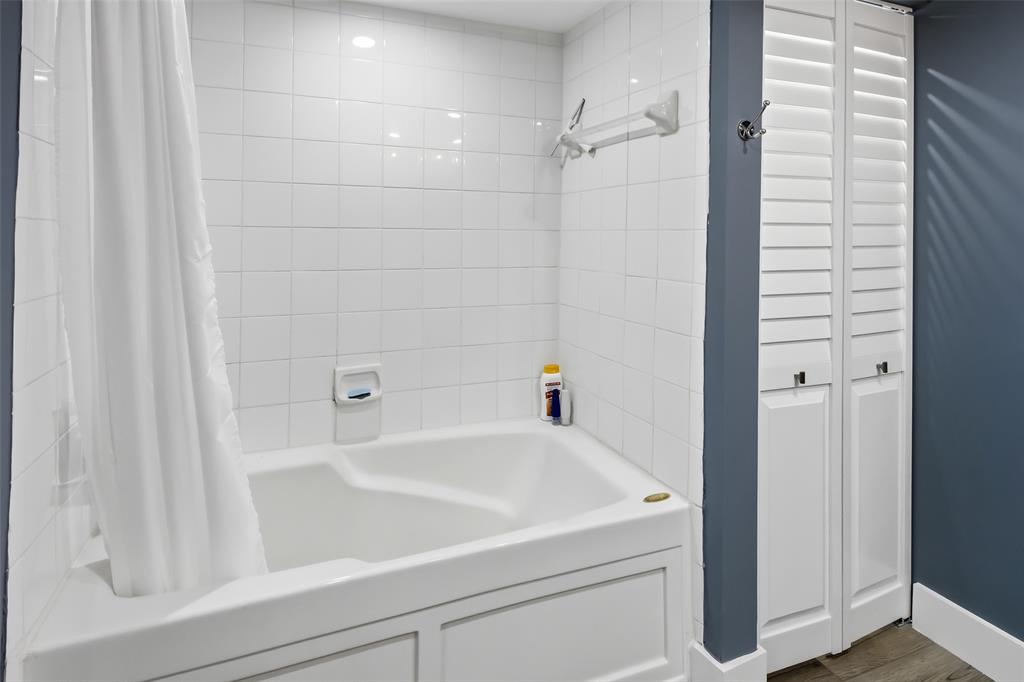 520 Southeast 5th Avenue, Unit 3208 Fort Lauderdale, FL 33301 - Photo 43 of 71 a bathroom with a white bath tub and a shower curtain