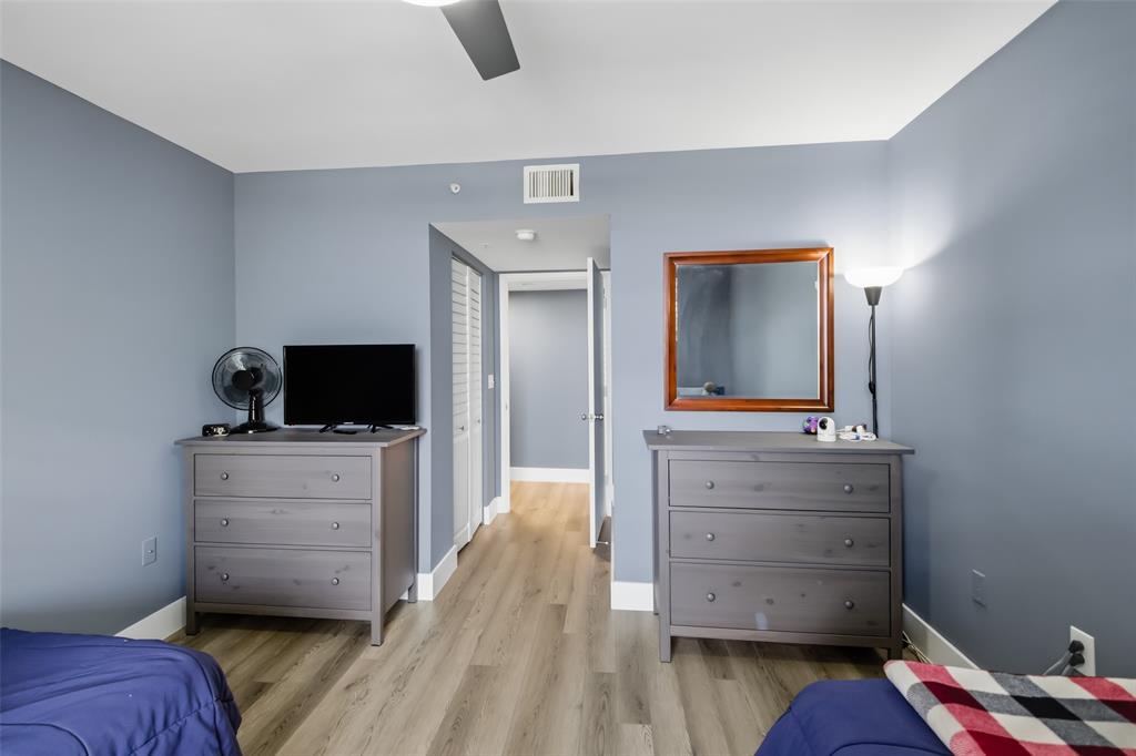 520 Southeast 5th Avenue, Unit 3208 Fort Lauderdale, FL 33301 - Photo 45 of 71 a room with a bed and a television