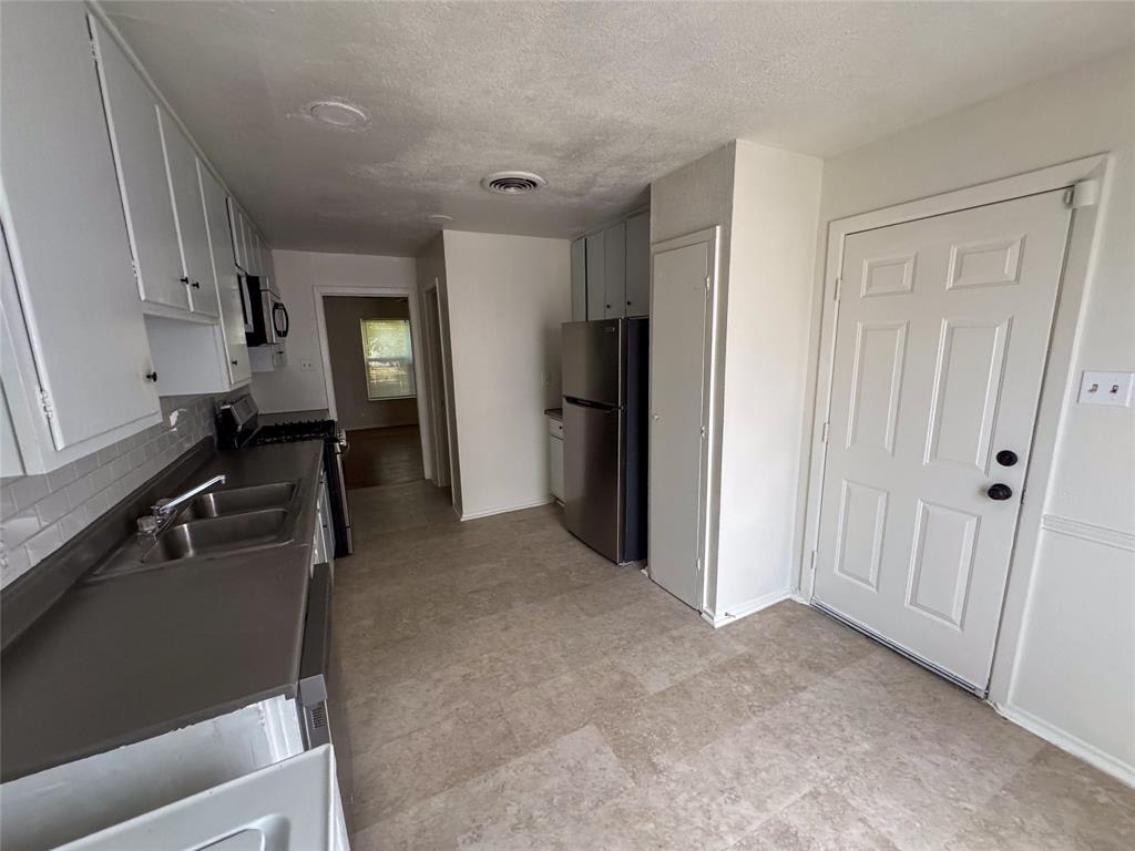 60 Pershing Drive, Unit A Denison, TX 75020 - Photo 5 of 11 a view of a furniture in a room with a window