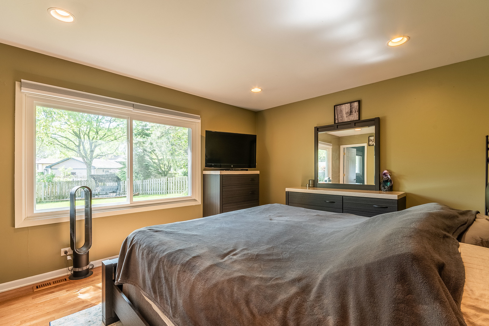 993 Pheasant Ridge Drive Lake Zurich, IL 60047 - Photo 12 of 25 a bedroom with a bed and a large window