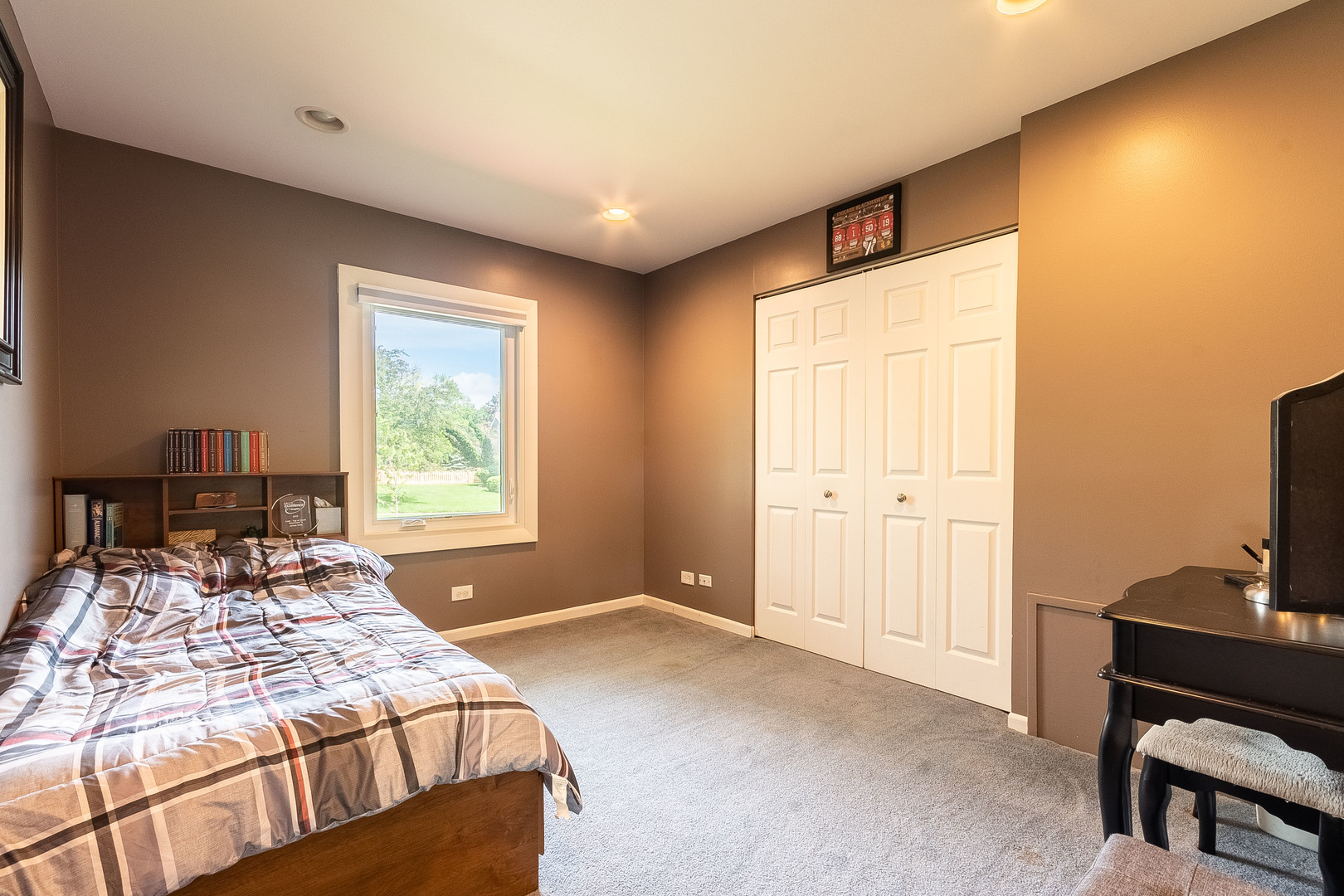 993 Pheasant Ridge Drive Lake Zurich, IL 60047 - Photo 17 of 25 a bedroom with a bed and a tv on table