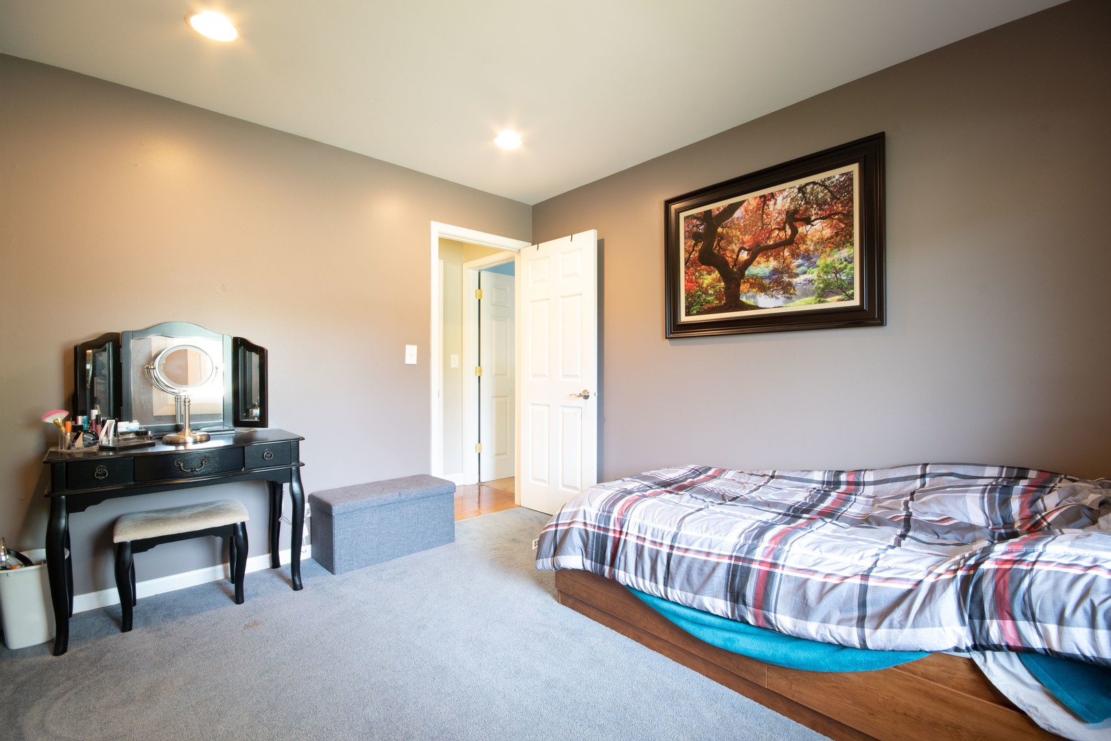 993 Pheasant Ridge Drive Lake Zurich, IL 60047 - Photo 18 of 25 a bedroom with a bed and a table