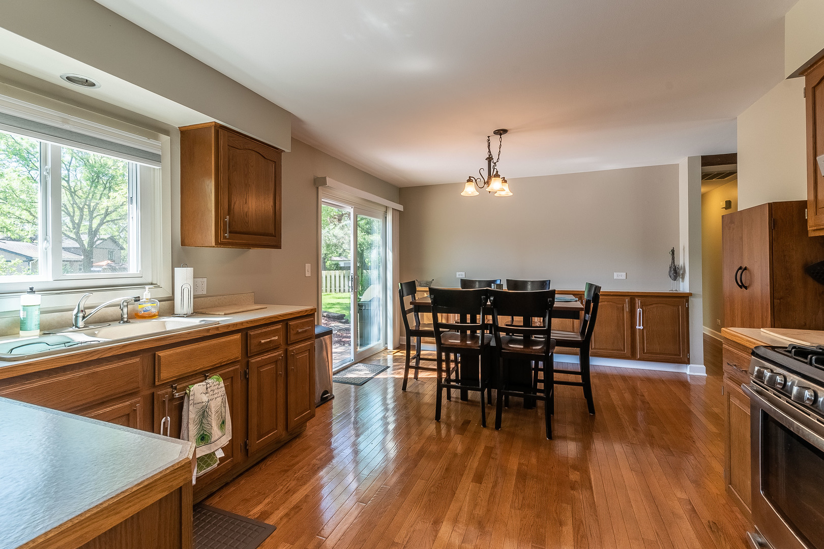 993 Pheasant Ridge Drive Lake Zurich, IL 60047 - Photo 4 of 25 a kitchen with stainless steel appliances a dining table chairs and wooden floor