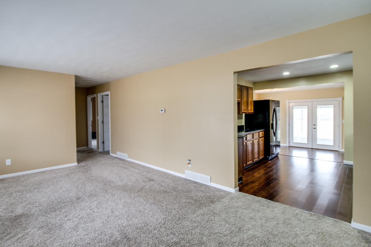 982 Upton Avenue Springfield, MI 49037 - Photo 3 of 22 026-MLS