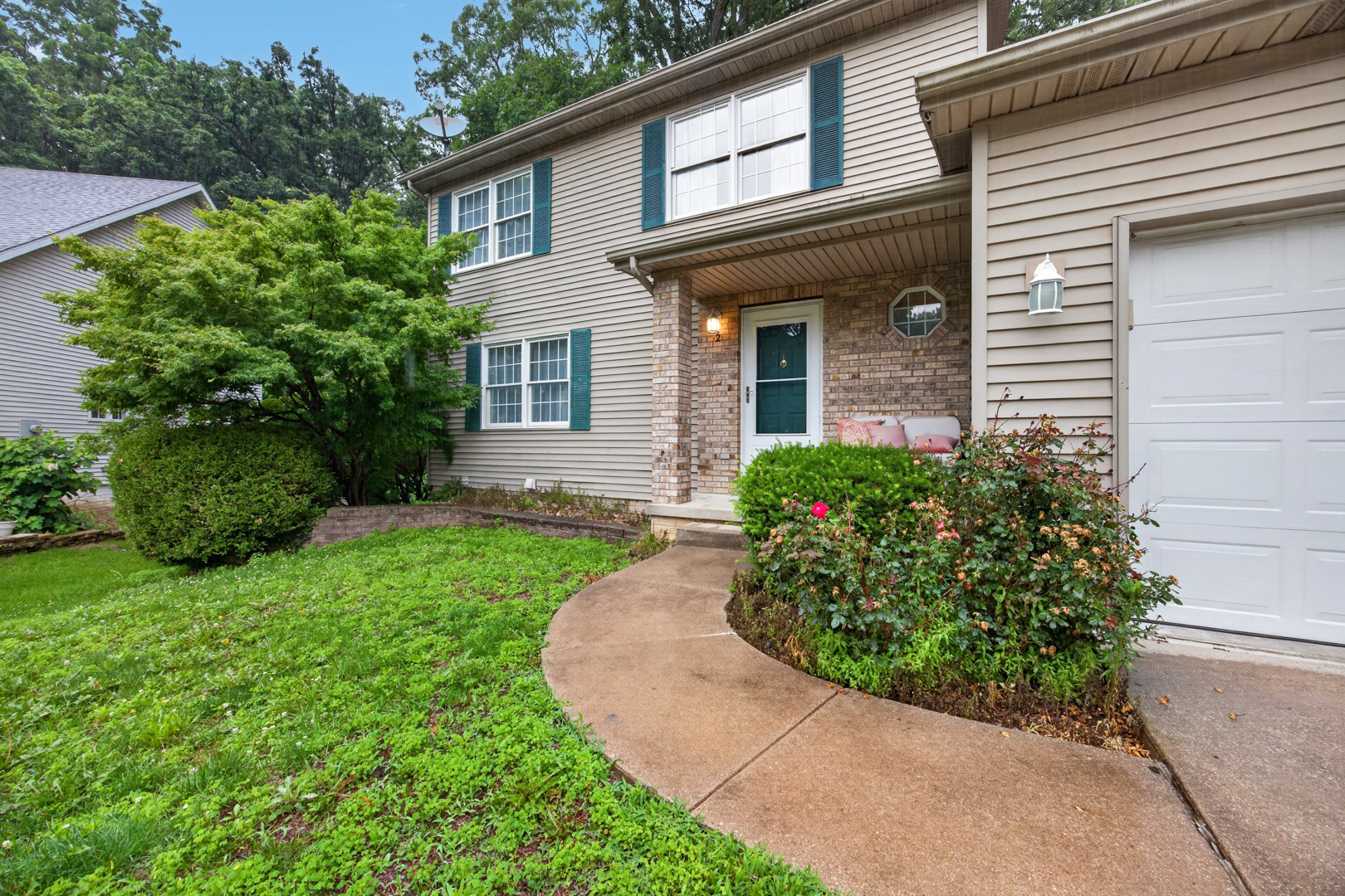 2 Scenic Point Bloomington, IL 61701 - Photo 2 of 56
