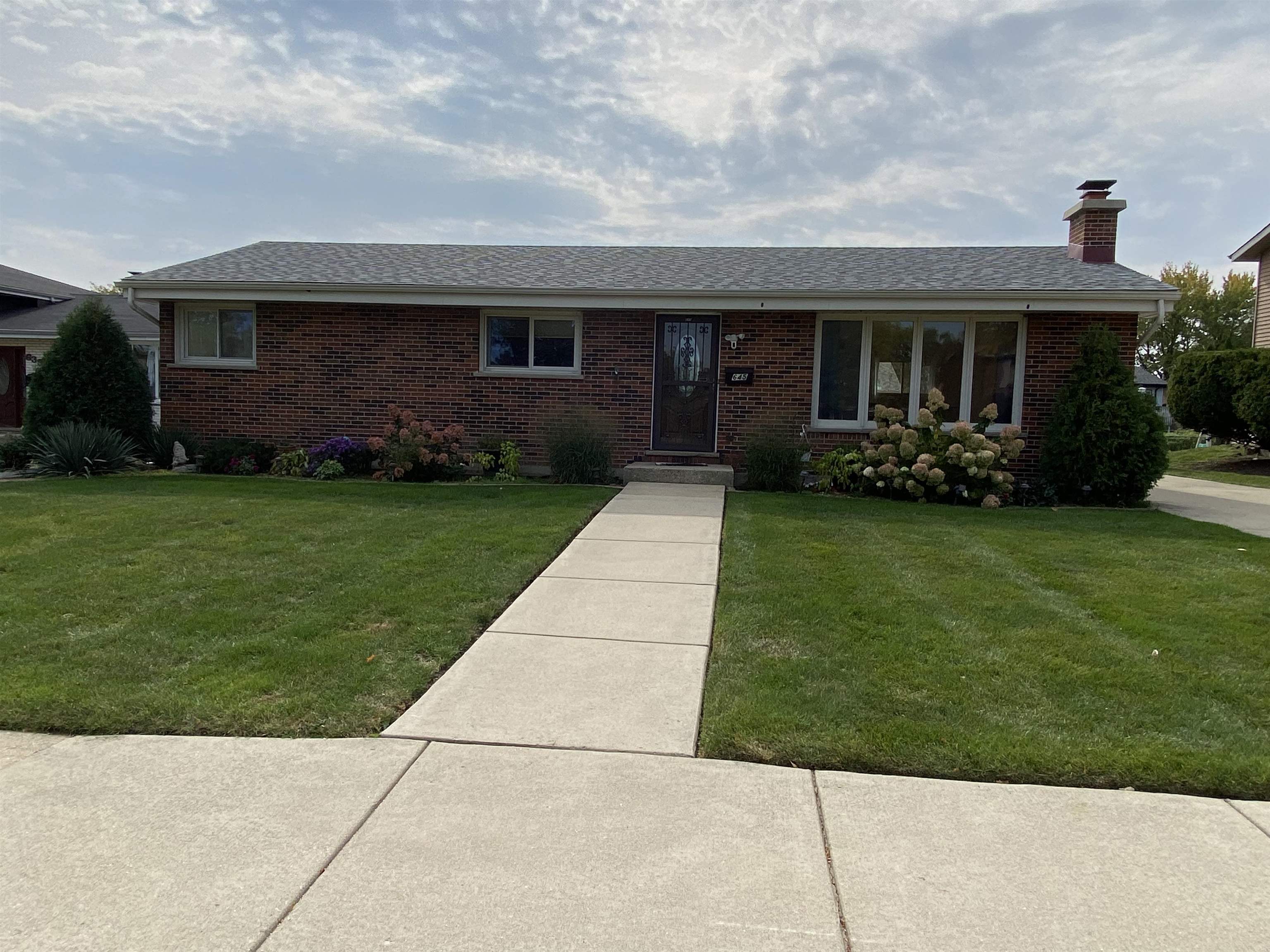 645 Sable Avenue Addison, IL 60101 - Photo 1 of 33 a front view of a house with a garden