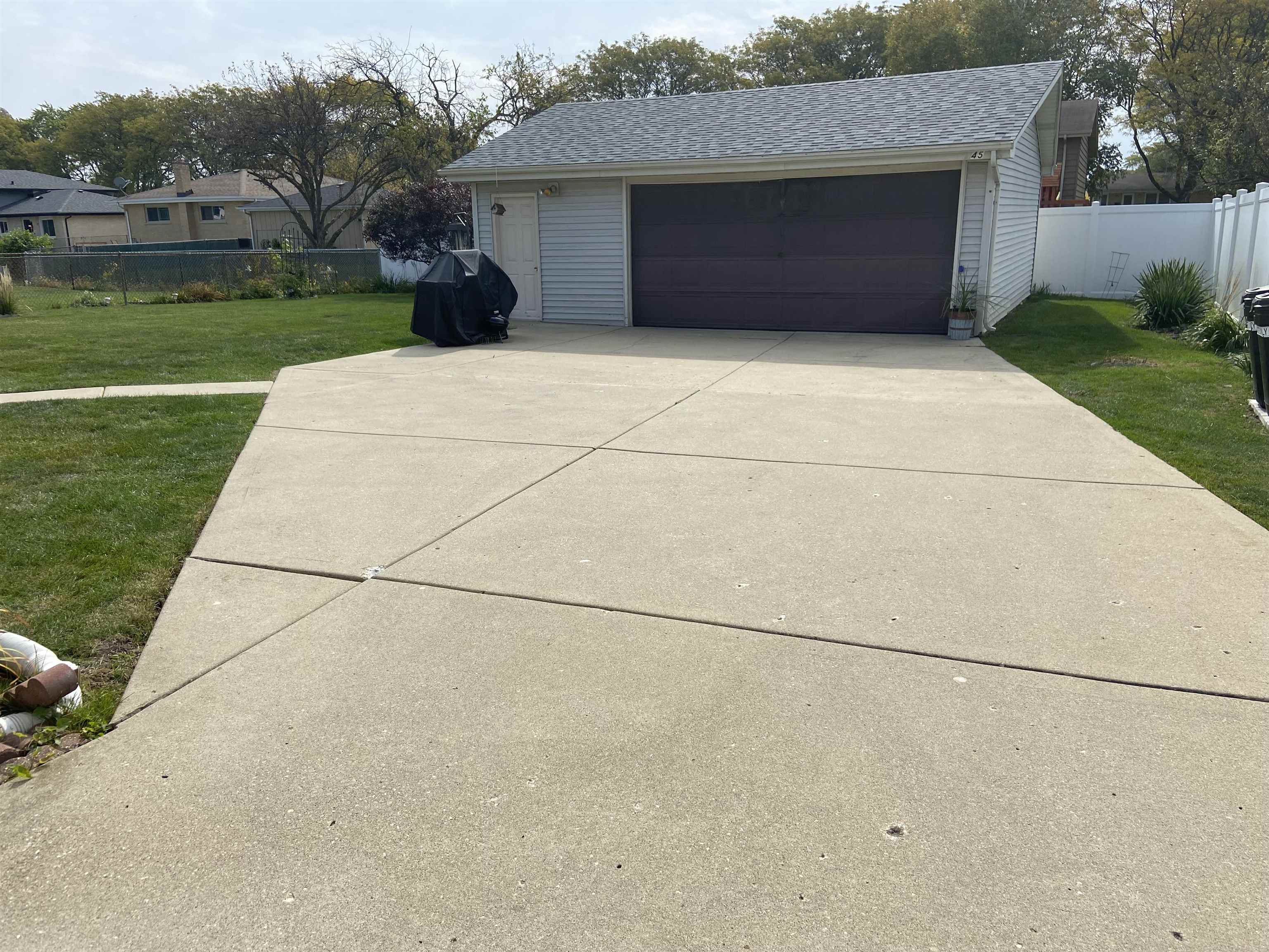645 Sable Avenue Addison, IL 60101 - Photo 3 of 33 a front view of house with yard