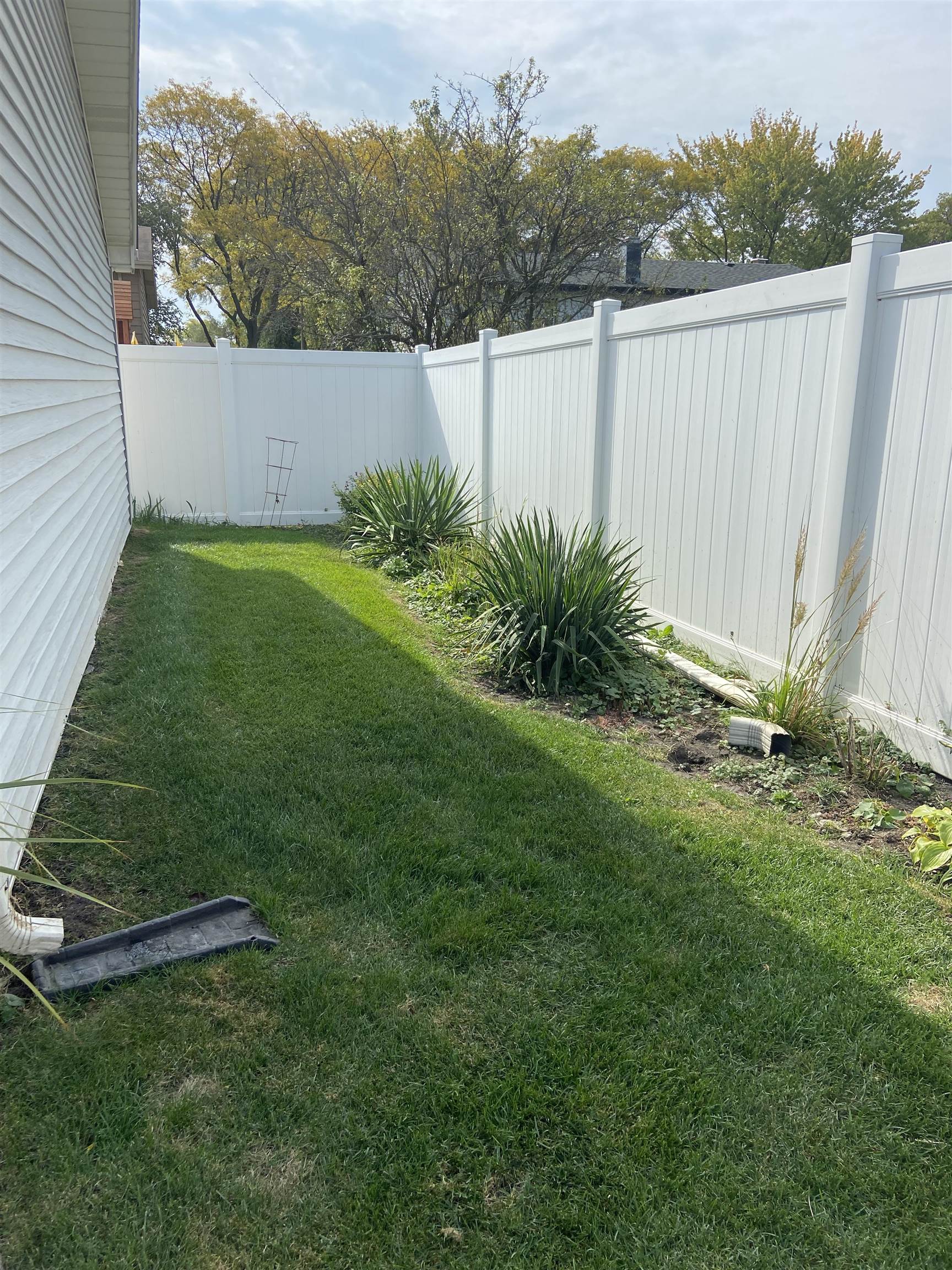 645 Sable Avenue Addison, IL 60101 - Photo 4 of 33 a view of a backyard