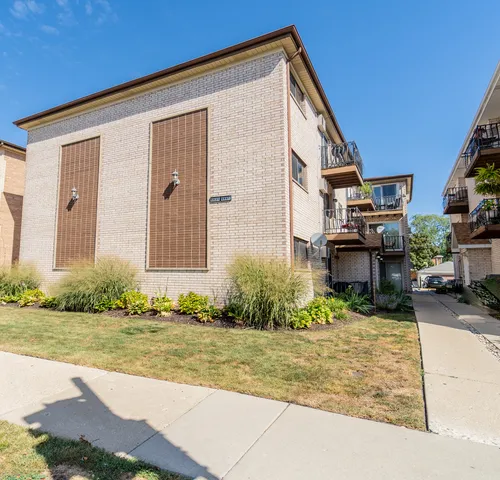 $235,000 | 6841 North Northwest Highway, Unit 3C, Chicago, IL 60631