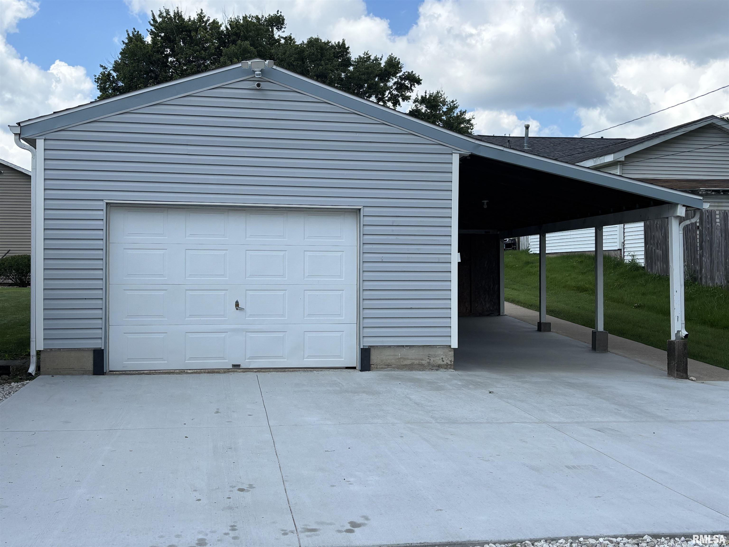 1824 Madison Street Quincy, IL 62301 - Photo 3 of 23