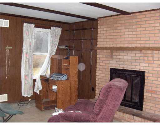 219 McKenzie Road Clinton, PA 15026 - Photo 5 of 11 Den/Family/Great Room.