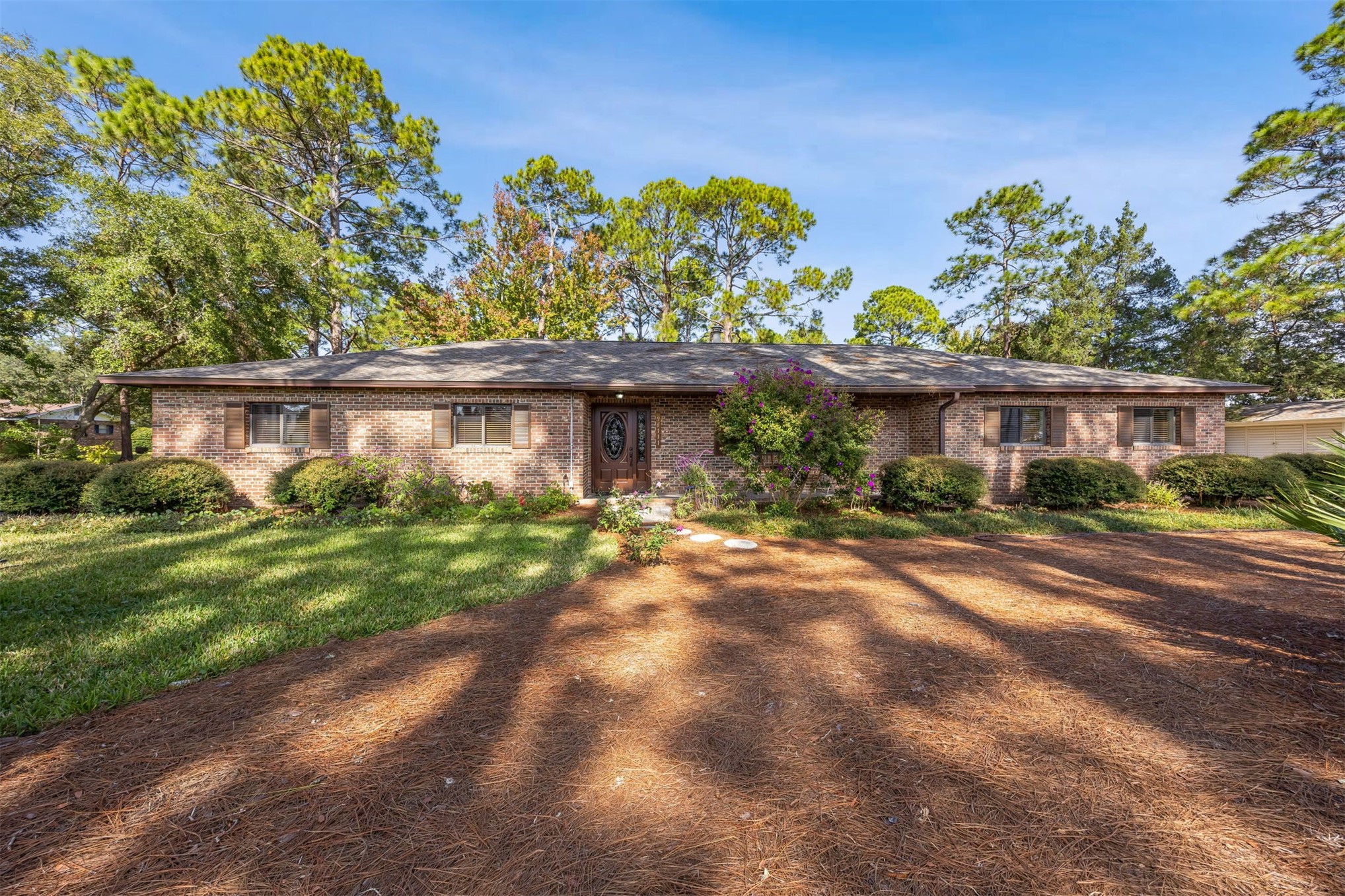 96111 Pirates Bluff Road Yulee, FL 32097 - Photo 47 of 52 front view of a house with a garden