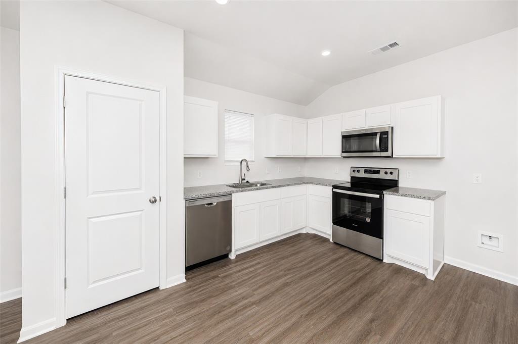 525 Jameson Springtown, TX 76082 - Photo 12 of 32 Gallery Image 12