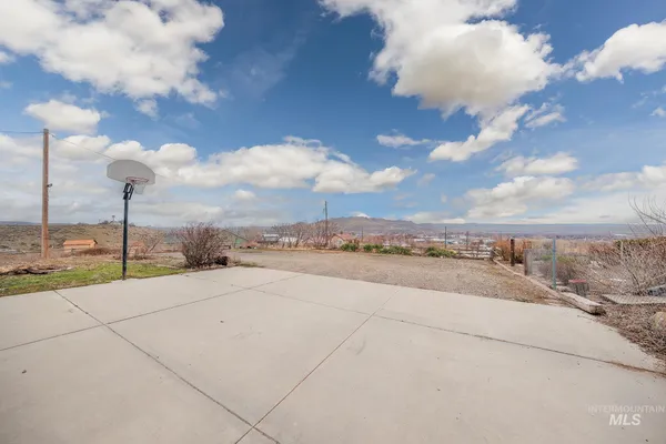 $499,000 | 1200 Hoffman Drive, Vale, OR 97918