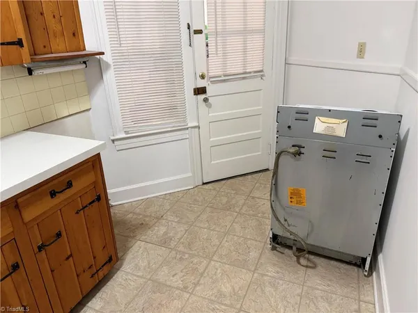 $825 | 647 Irving Street, Unit 2, Winston-Salem, NC 27103