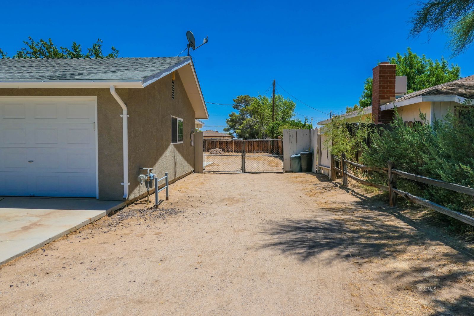 812 South Sunset Street Ridgecrest, CA 93555 - Photo 40 of 40 a view of outdoor space and yard