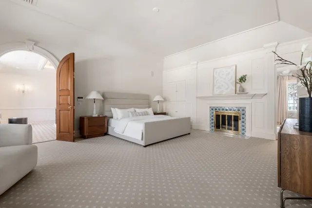 $7,995,000 | 200 Pond Road, Wellesley, MA 02482