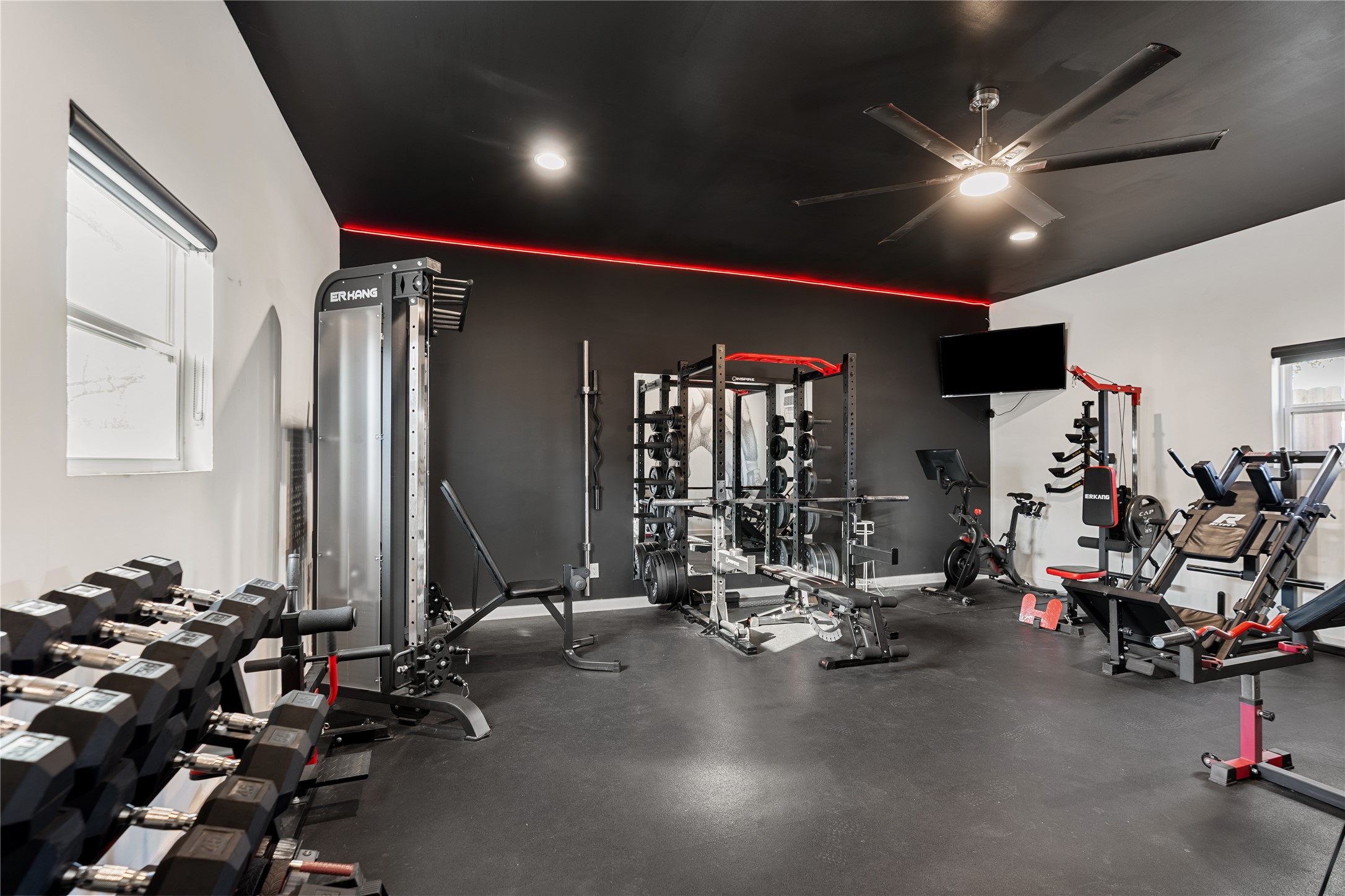 4522 Randwick Drive Houston, TX 77092 - Photo 29 of 32 a view of a room with gym equipment