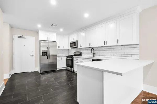 $2,950 | 162 Closter Dock Road, Unit A, Closter, NJ 07624