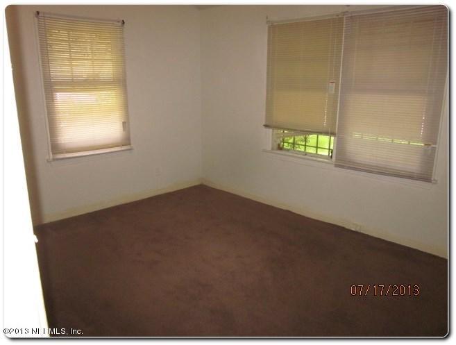 415 Duray Street Jacksonville, FL 32208 - Photo 20 of 25 an empty room with windows