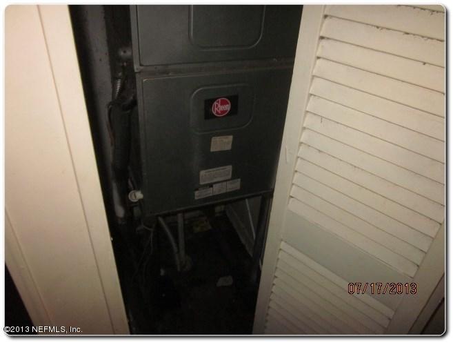 415 Duray Street Jacksonville, FL 32208 - Photo 22 of 25 a view of closet